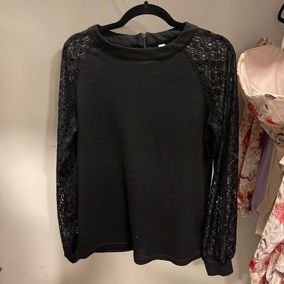Tops - Long sleeve black top with detailed sleeves